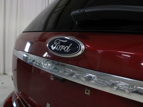 Used 2014 Ford Explorer XLT w/ Equipment Group 202A FWD image 30