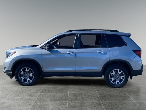 Used 2023 Honda Passport TrailSport image 2