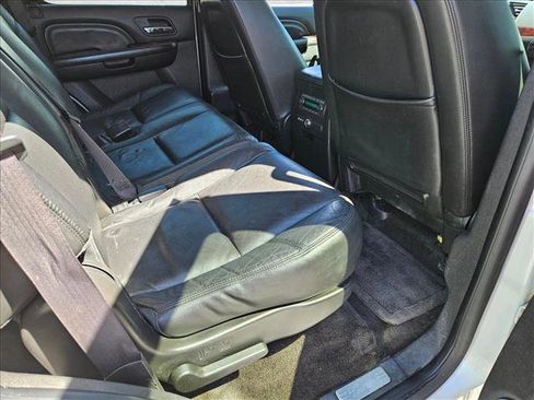 Used 2012 Cadillac Escalade Premium image 23