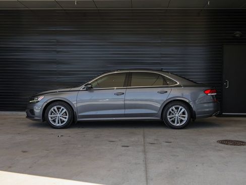 Used 2020 Volkswagen Passat 2.0T SE FWD image 2