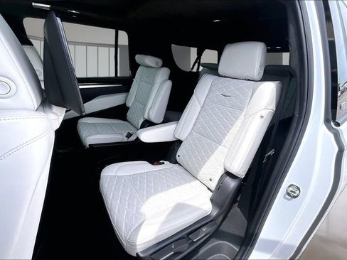 New 2026 Cadillac Escalade ESV Platinum Sport w/ LPO, ONYX Package AWD/4WD image 10