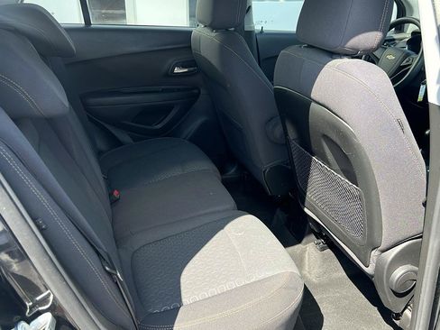 Used 2020 Chevrolet Trax LS FWD image 10