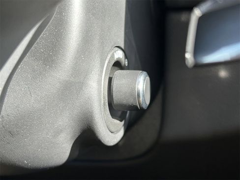 Used 2024 Jaguar F-PACE R-Dynamic S image 31