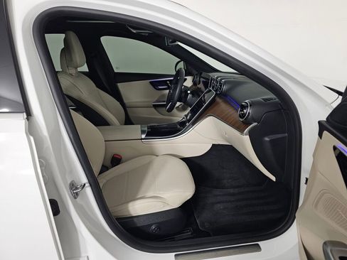 Used 2025 Mercedes-Benz C 300 4MATIC Sedan image 38