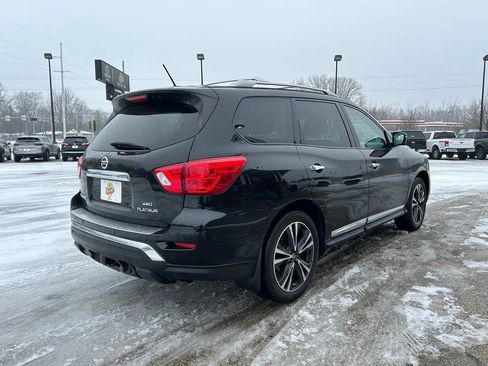 Used 2017 Nissan Pathfinder Platinum image 5