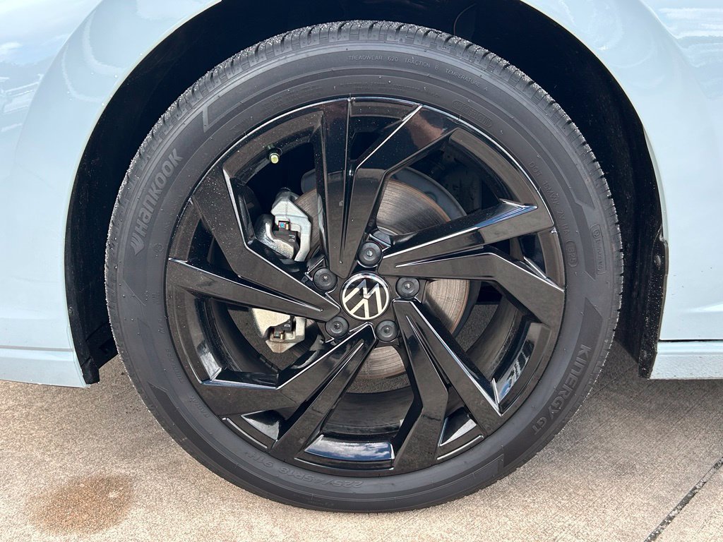Certified 2026 Volkswagen Jetta SE w/ Black Wheel Package FWD image 33