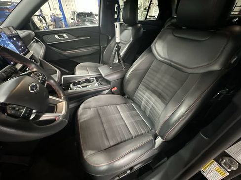 Certified 2025 Ford Explorer ST-Line w/ ST-Line Street Pack AWD/4WD image 17
