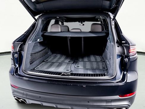 Used 2022 Porsche Cayenne S image 59