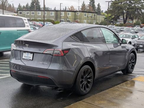 Used 2023 Tesla Model Y Long Range image 5