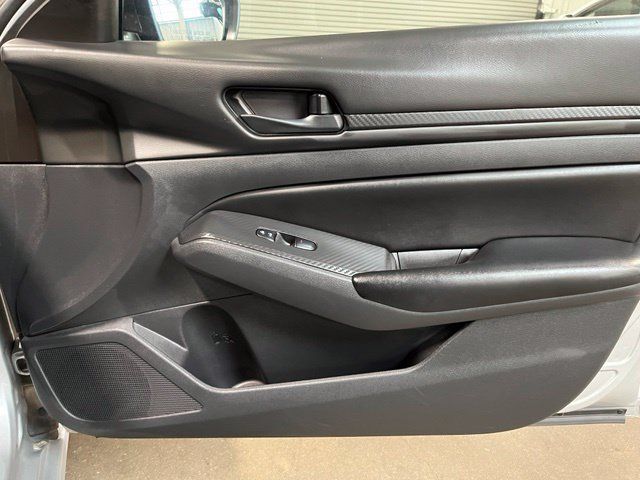Used 2024 Nissan Altima 2.5 S FWD image 10