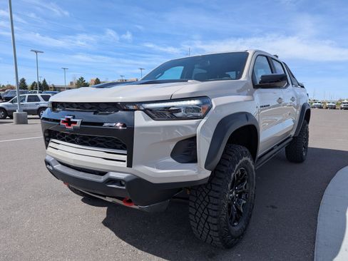 New 2026 Chevrolet Colorado ZR2 w/ Midnight Edition AWD/4WD image 5