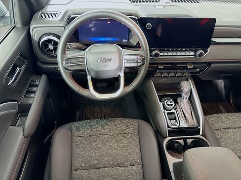 Used 2025 Chevrolet Colorado Z71 w/ Technology Package image 25