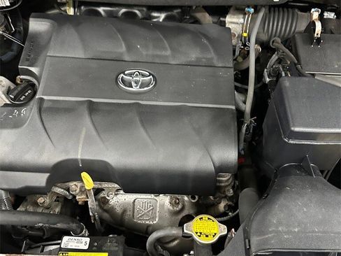 Used 2014 Toyota Sienna XLE image 7
