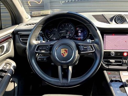 Used 2023 Porsche Macan image 7