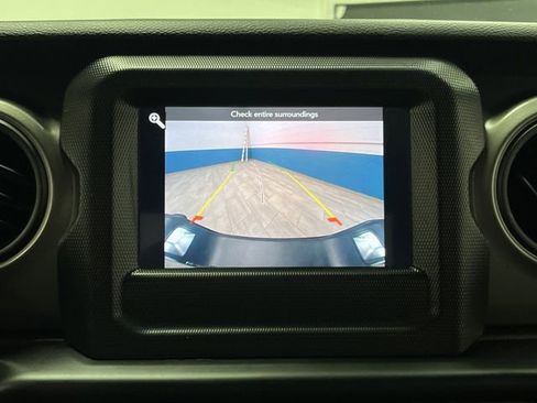 Used 2022 Jeep Gladiator Willys image 8