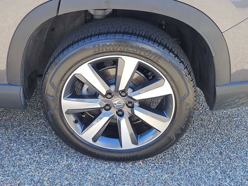 Certified 2025 Honda Pilot Touring image 8