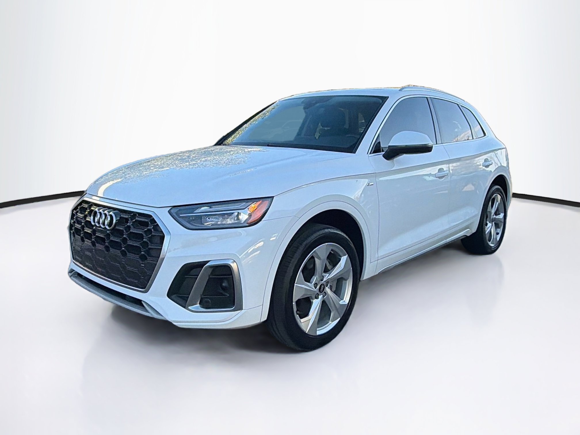Used 2023 Audi Q5 2.0T Premium Plus w/ Premium Plus Package AWD/4WD image 3