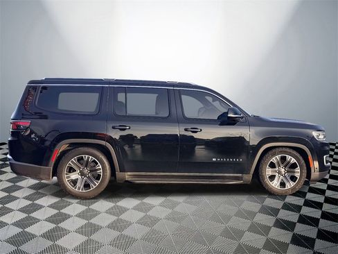 Used 2022 Jeep Wagoneer Series III w/ Flexible Seating Group image 4