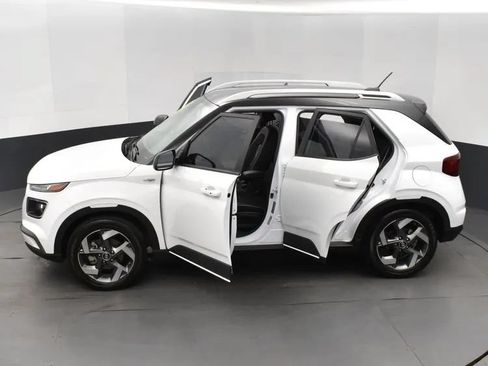 Used 2024 Hyundai Venue Limited FWD image 7