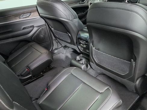 New 2025 Jeep Grand Cherokee L Limited w/ Black Appearance Package AWD/4WD image 10