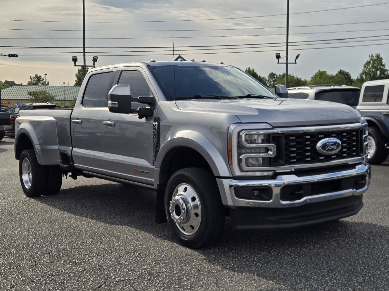 Used 2023 Ford F450 Lariat w/ Lariat Ultimate Package AWD/4WD image 4