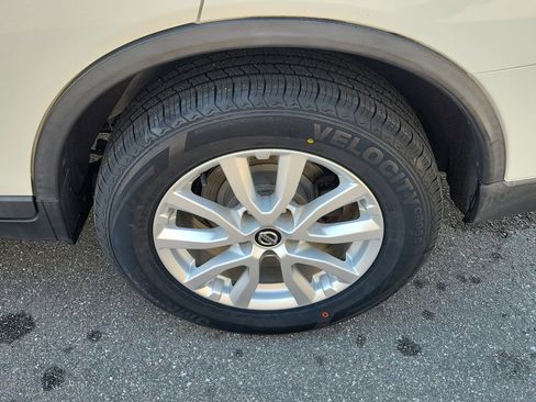 Used 2019 Nissan Rogue SV image 38