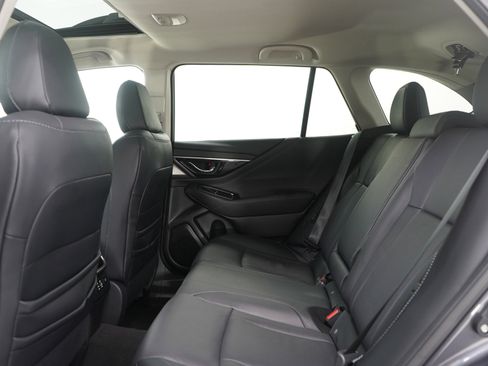 Used 2025 Subaru Outback Limited AWD/4WD image 18