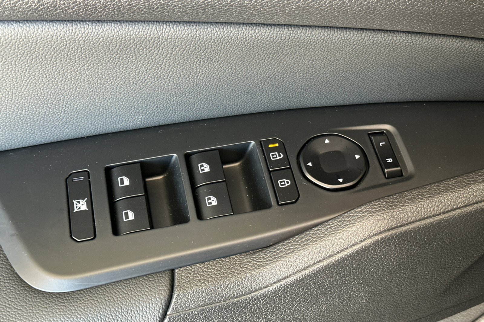 Used 2026 Kia Sportage EX AWD/4WD image 12