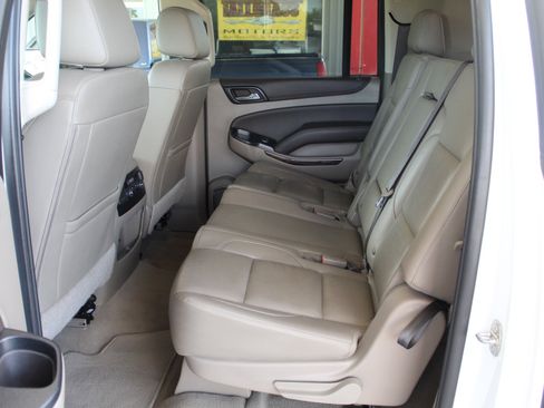 Used 2019 Chevrolet Suburban LT AWD/4WD image 28