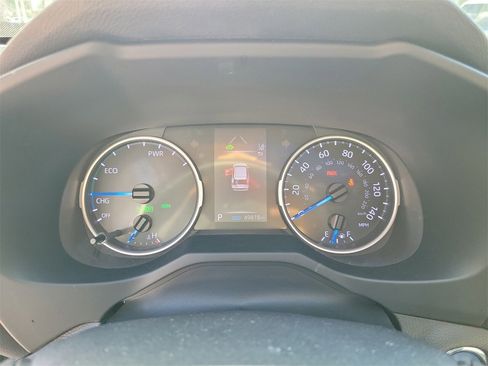 Used 2021 Toyota RAV4 XLE Premium image 23