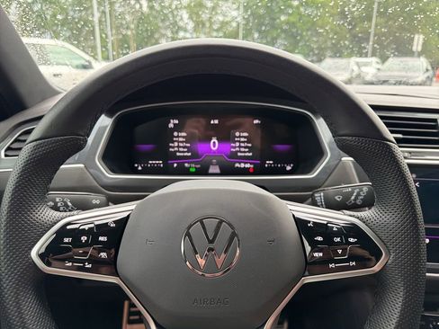 Certified 2024 Volkswagen Tiguan SE R-Line FWD image 21