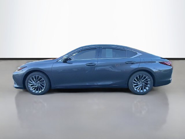 Used 2025 Lexus ES 300h Ultra Luxury w/ Accessory Package (Z2) FWD image 4