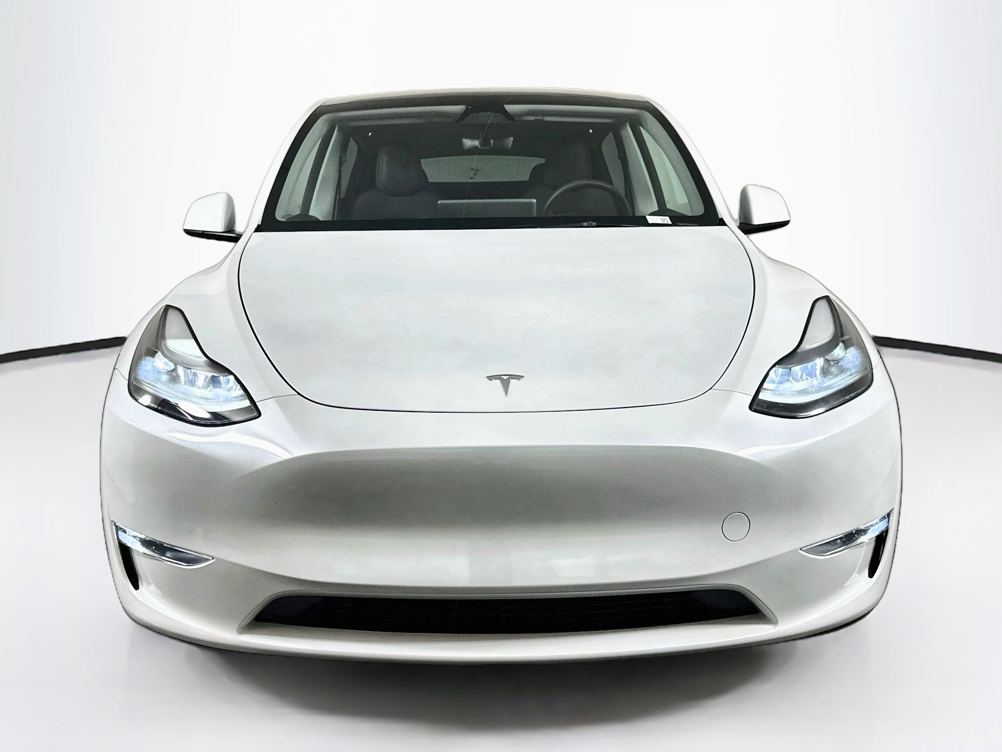 Used 2024 Tesla Model Y Long Range AWD/4WD image 2