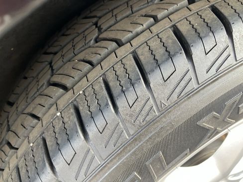 Used 2022 Chrysler Pacifica Touring-L image 14