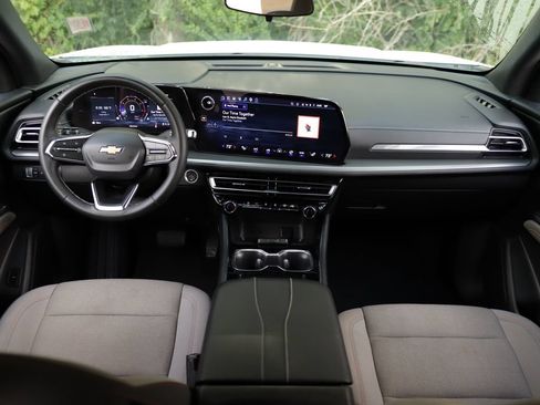 Used 2025 Chevrolet Traverse LT w/ Driver Confidence Package FWD image 22