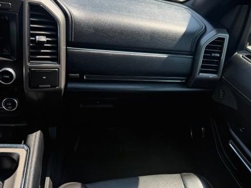 Used 2018 Ford Expedition XLT w/ Equipment Group 202A AWD/4WD image 31