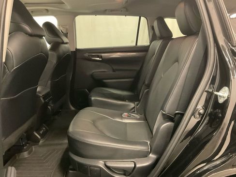 Used 2023 Toyota Highlander Limited image 34