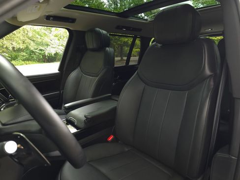 Used 2024 Land Rover Range Rover Long Wheelbase SE AWD/4WD image 11
