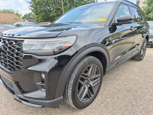 Used 2025 Ford Explorer ST-Line w/ ST-Line Street Pack image 1