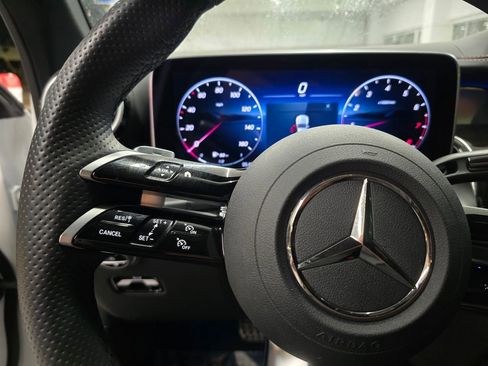 Used 2025 Mercedes-Benz GLC 300 4MATIC w/ AMG Line image 19