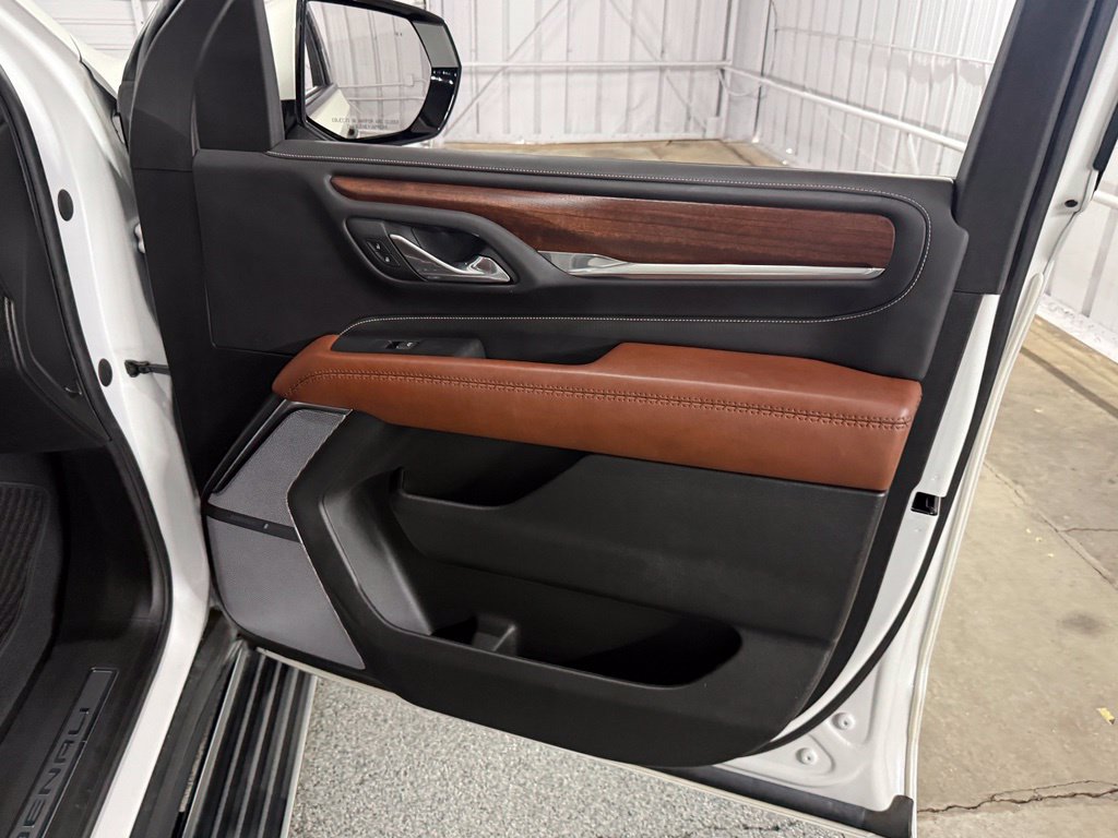 Used 2023 GMC Yukon Denali Ultimate AWD/4WD image 30