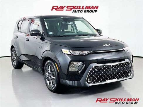 Used 2022 Kia Soul EX FWD image 1