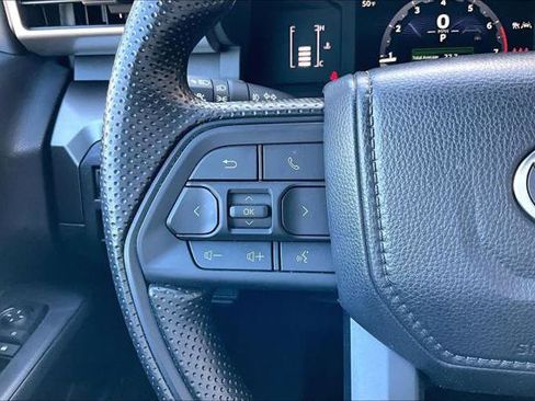 Certified 2025 Toyota Tacoma SR5 AWD/4WD image 24
