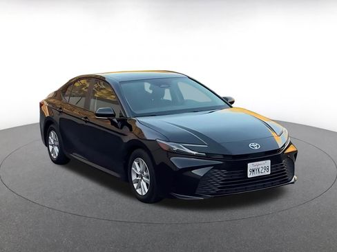 Used 2025 Toyota Camry LE image 3