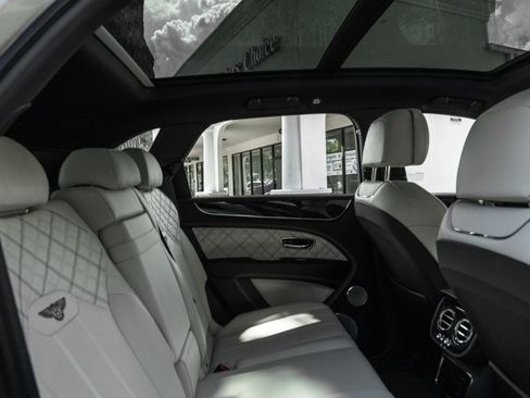 Used 2021 Bentley Bentayga AWD/4WD image 24