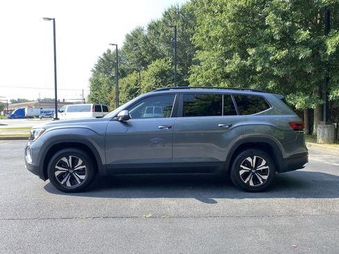 Used 2025 Volkswagen Atlas SE FWD image 6