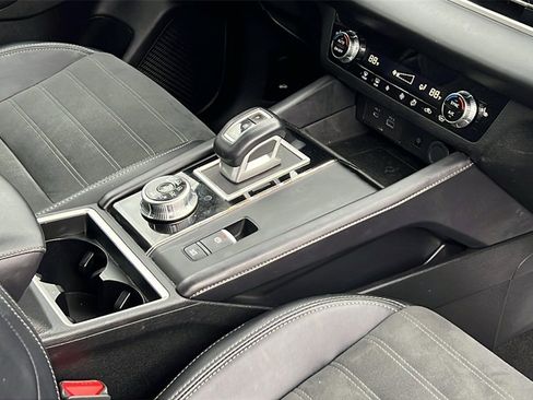 Used 2024 Mitsubishi Outlander SE image 14