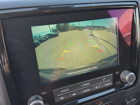 Used 2022 Nissan Frontier SV RWD image 9