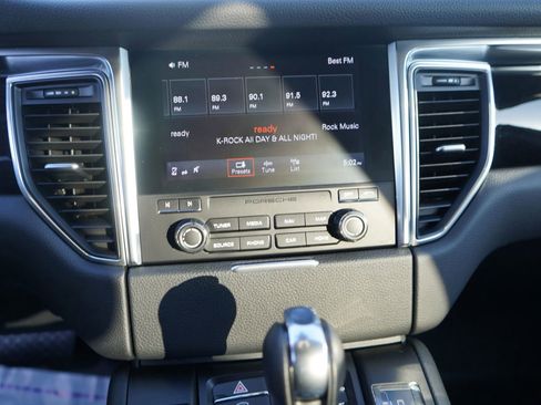 Used 2018 Porsche Macan S image 12