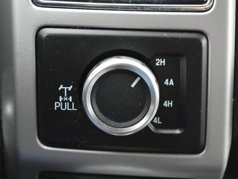 Used 2019 Ford F150 Lariat w/ Equipment Group 502A Luxury AWD/4WD image 32